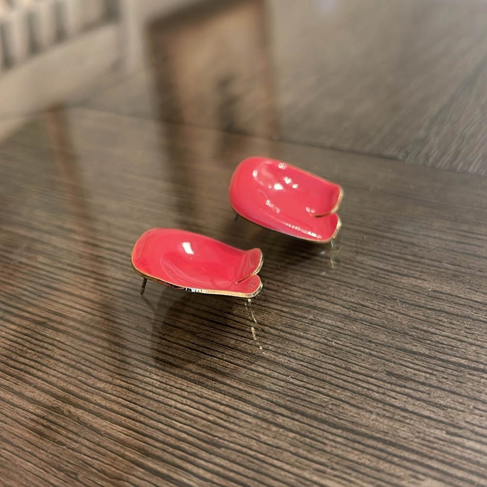 Vintage Wavey Shaped Square Earrings with Coral / Salmon Colored Enamel - Picture 5 of 16
